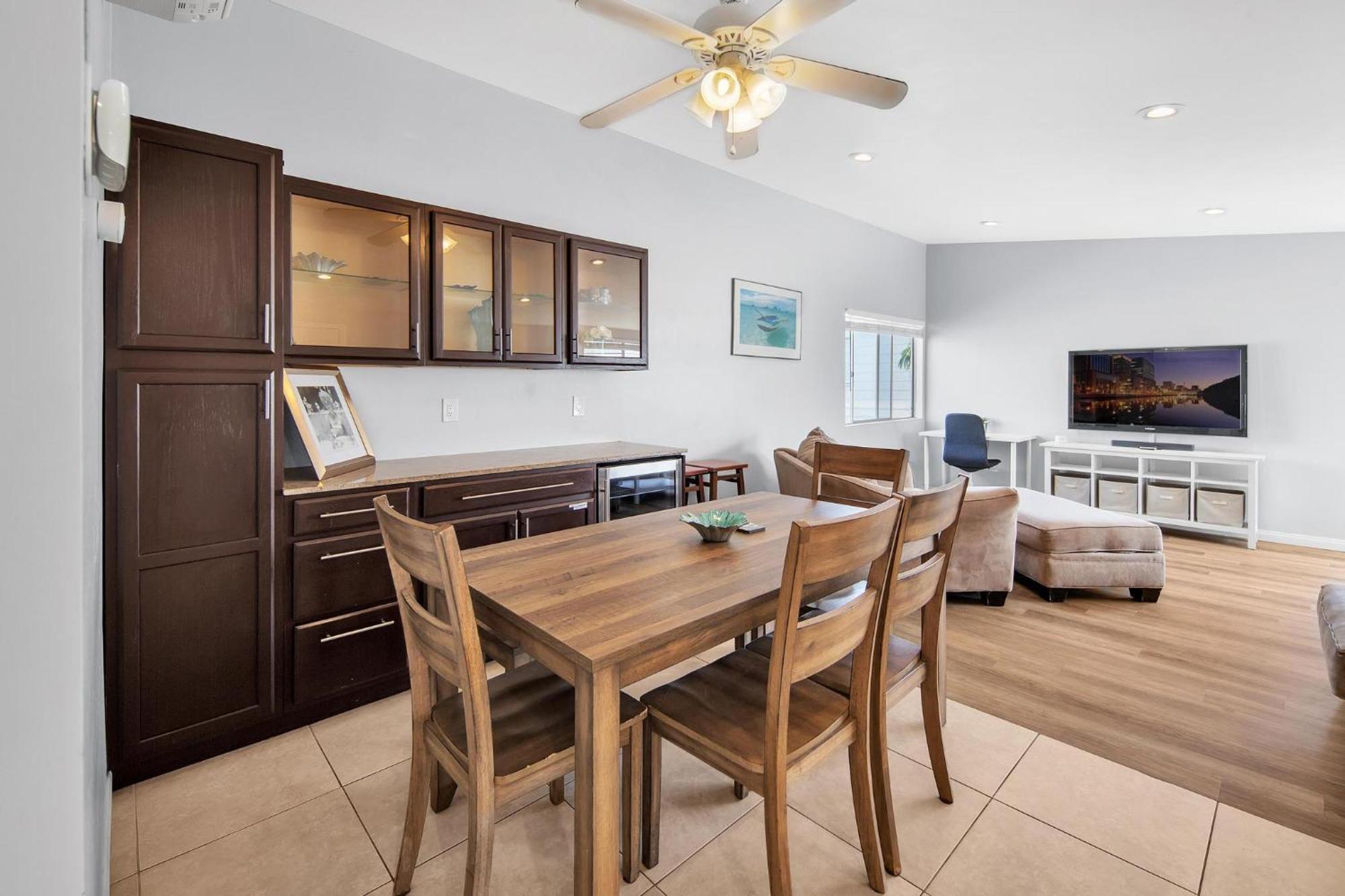 Casa de férias Stunning Haven! Steps To The & Pet Friendly! San Diego