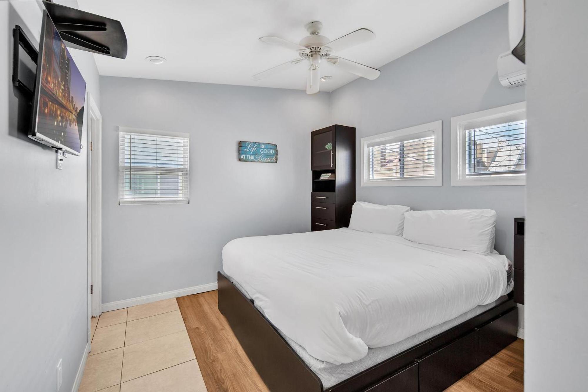Stunning Haven! Steps To The & Pet Friendly! Casa de férias