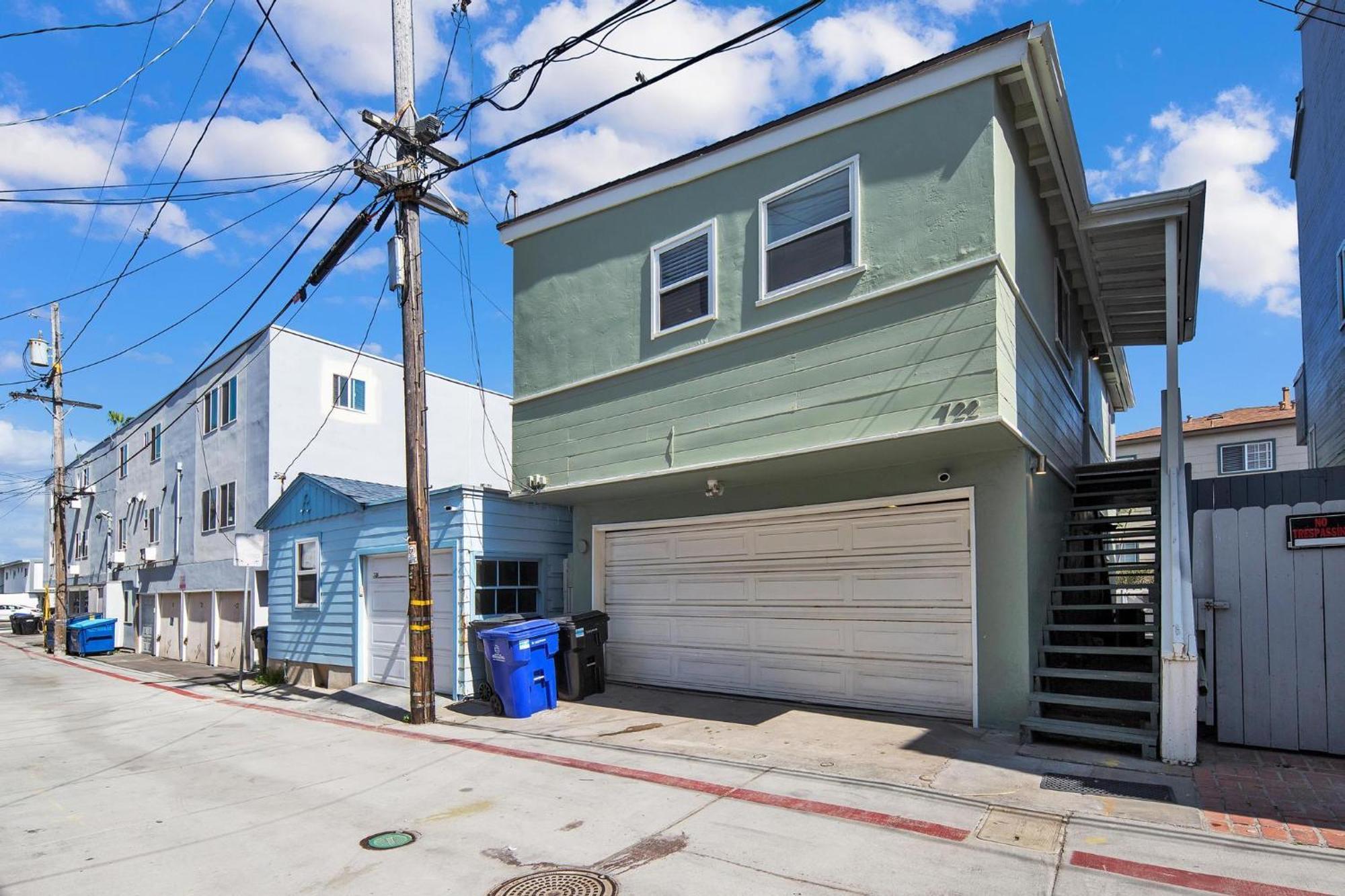 Stunning Haven! Steps To The & Pet Friendly! *