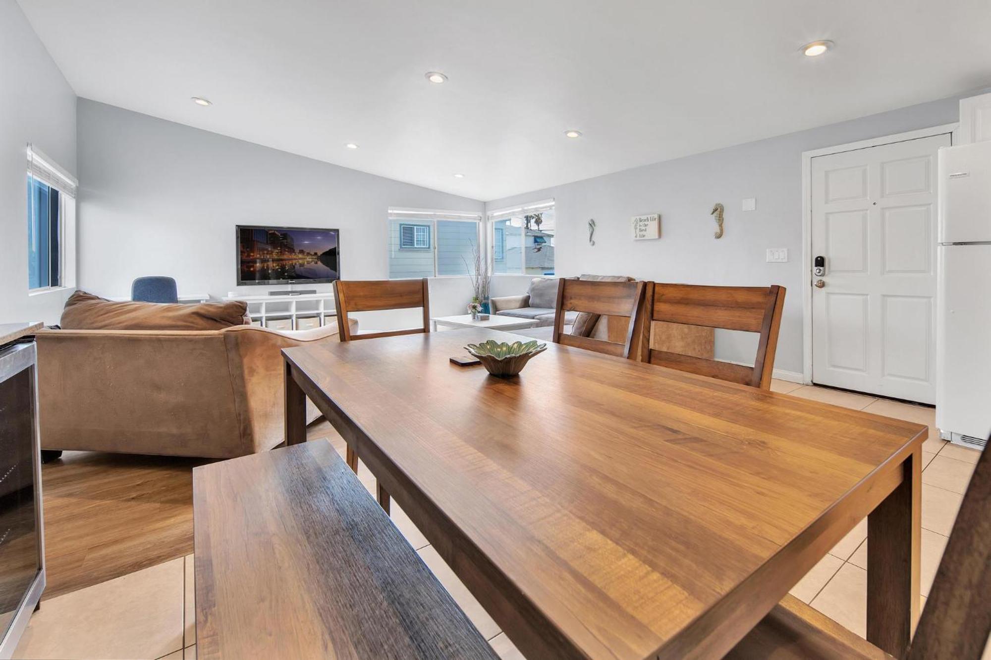 Stunning Haven! Steps To The & Pet Friendly! Casa de férias *