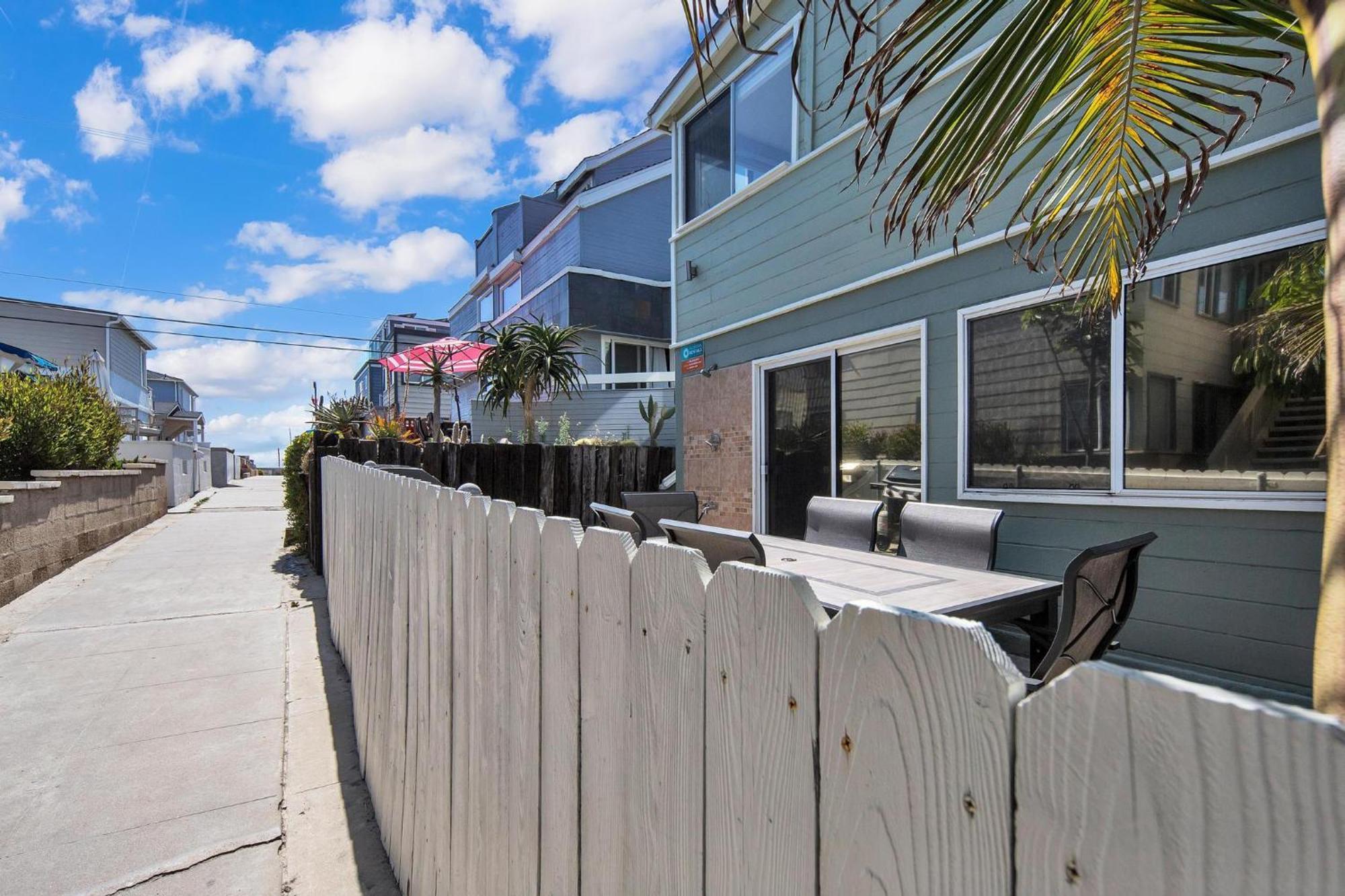 Stunning Haven! Steps To The & Pet Friendly! * San Diego