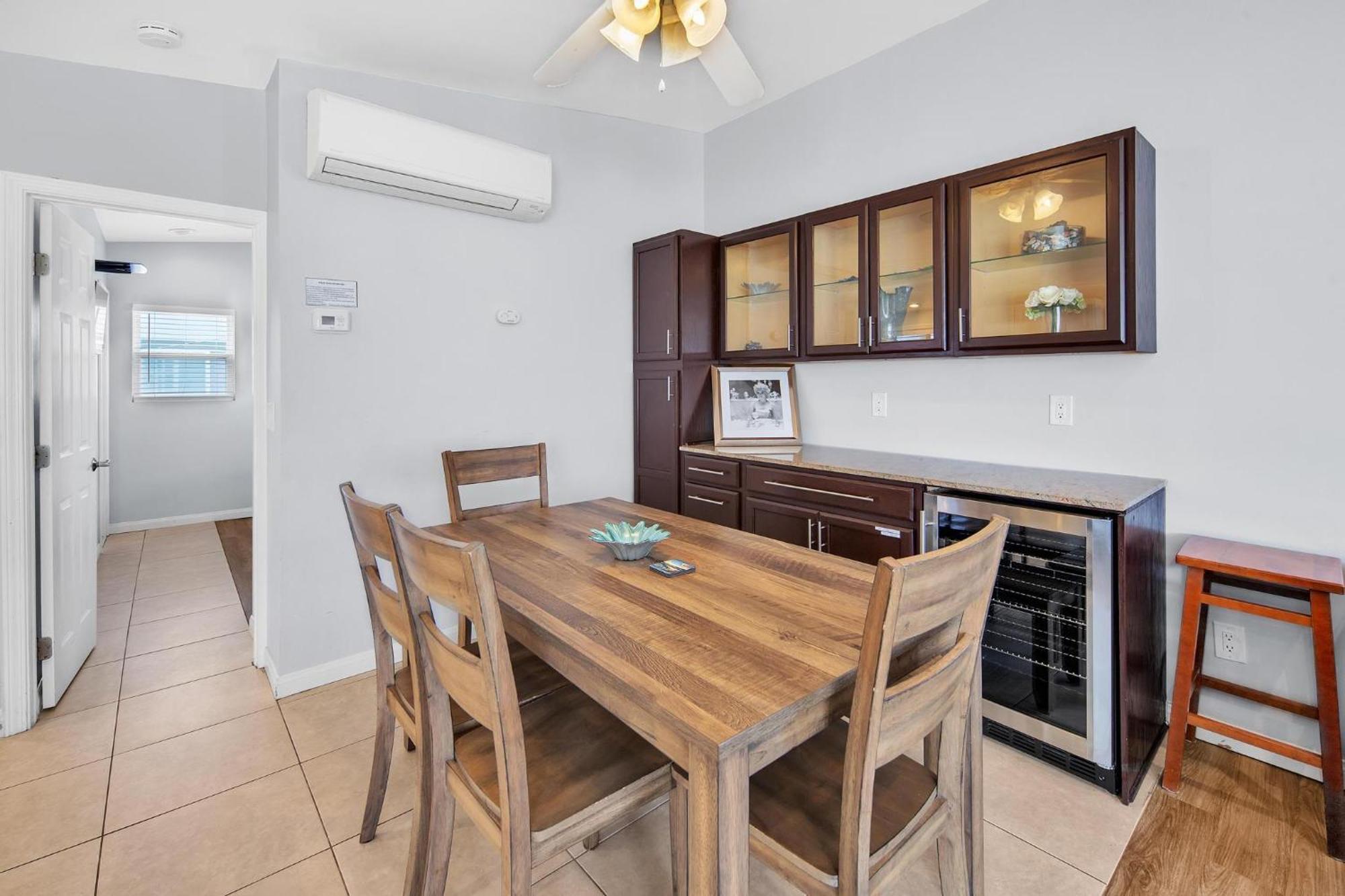 Stunning Haven! Steps To The & Pet Friendly! Casa de férias *