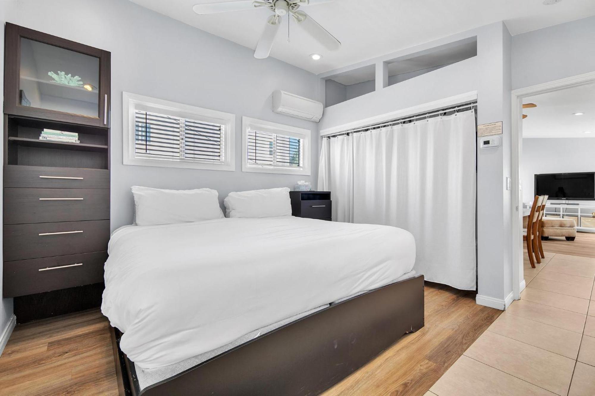 Stunning Haven! Steps To The & Pet Friendly! * San Diego