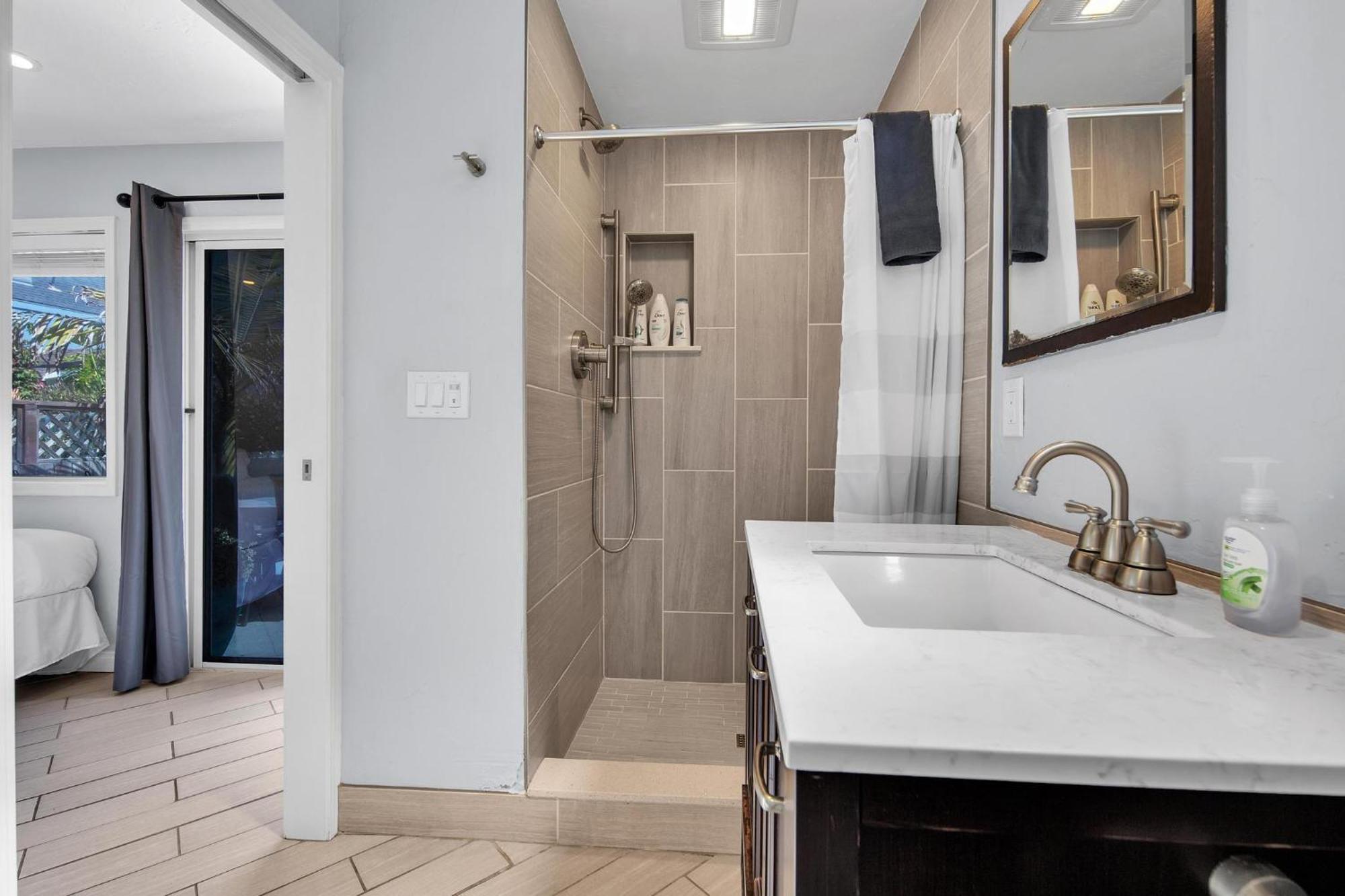 Stunning Haven! Steps To The & Pet Friendly! Casa de férias *