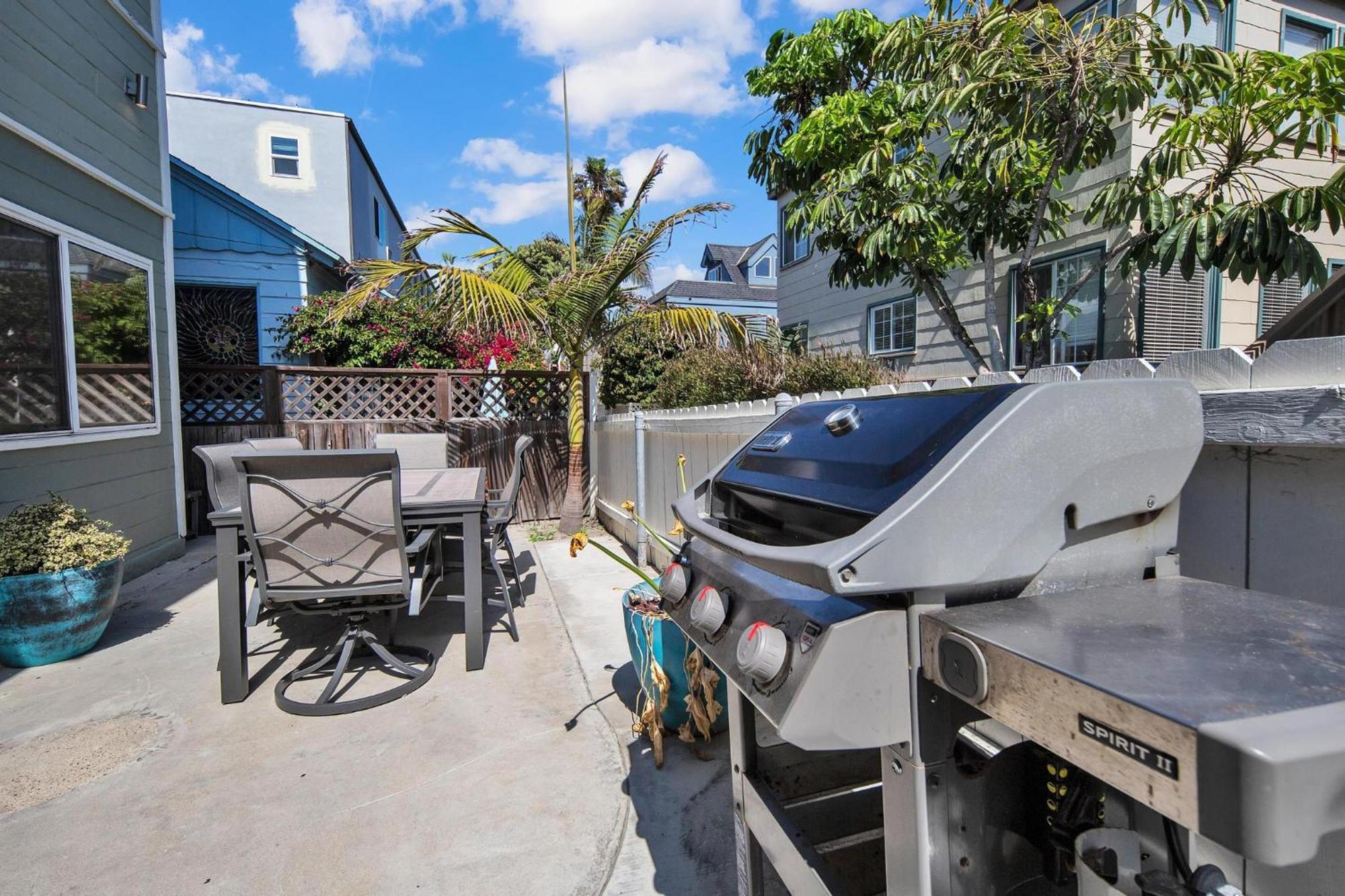Stunning Haven! Steps To The & Pet Friendly! Casa de férias
